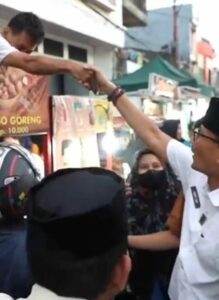 Sandiaga Uno siap memberikan dukungan penuh untuk pasangan 'Ganjar-Mahfud' dengan fokus pada pembangunan ekonomi hijau yang berkelanjutan.