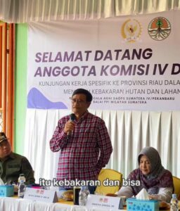 Baca berita terkini! Djarot Saiful Hidayat DPR RI membagikan rahasia sukses penurunan drastis kebakaran hutan Riau. Tim Manggala Agni Pekanbaru mendapat apresiasi atas kinerja intensifnya. Komitmen DPR RI untuk perlindungan lingkungan semakin kuat!