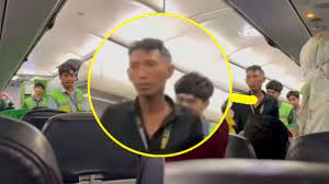 Heboh! Kejadian Kontroversial di Pesawat Citilink: Pria Merokok Diamankan!