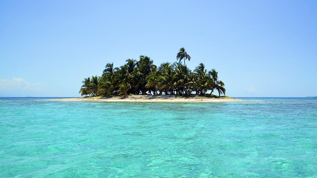 Pulau unik di indonesia