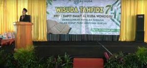 tema wisuda tahfidz