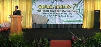 tema wisuda tahfidz