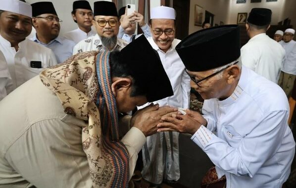 Prabowo Subianto Ikut Meriahkan Haul ke-23 di Pesantren Genggong