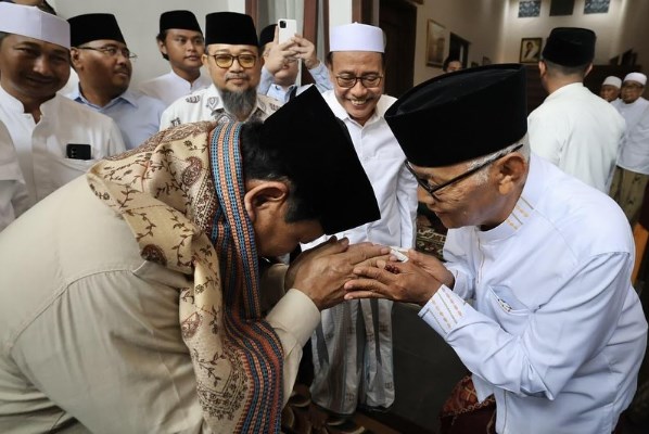 Prabowo Subianto Ikut Meriahkan Haul ke-23 di Pesantren Genggong