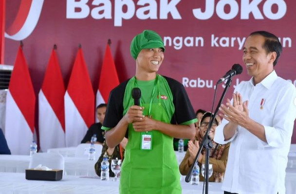 Jokowi Ciptakan Aroma Baru di Pabrik Teh Tegal