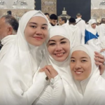 Momen Indah Aaliyah Massaid dan Reza Artamevia: Cium Ka’bah di Mekah!