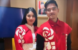 gaya-unik-erina-gudono-di-debar-pilpres-2024