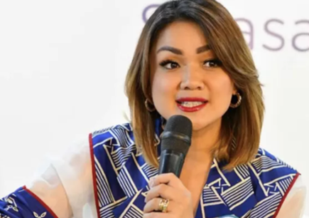 nirina-zubir-mundur-dukung-capres-2024