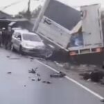 Berita Terkini: Kecelakaan Maut di Cisarua, Bangunan Hancur Terkena Mobil Boks!