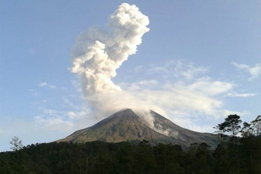 Amukan gunung merapi