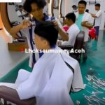 Keajaiban Water Barber: Banjir Tak Henti, Barbershop Tetap Berkilau!