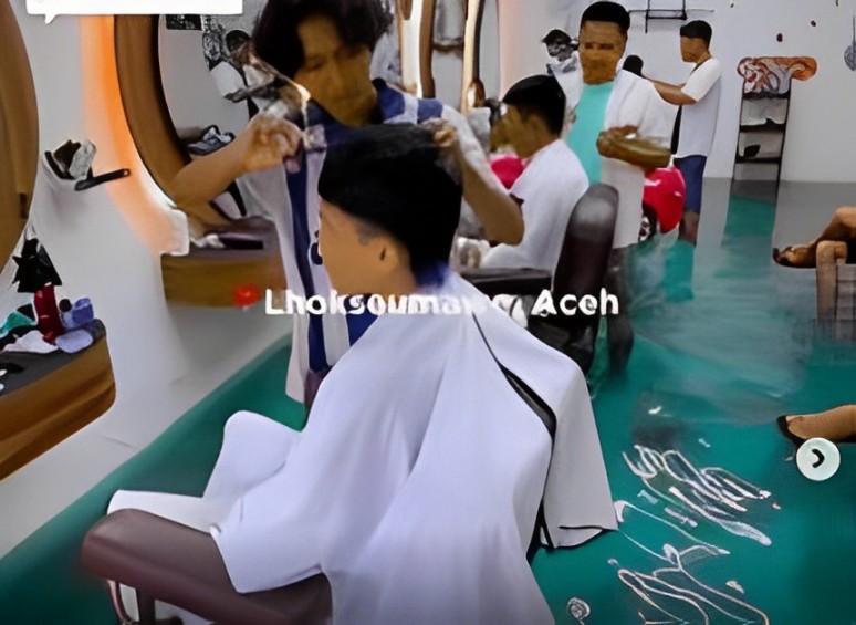 Banjir Tak Henti, Barbershop Tetap Berkilau!