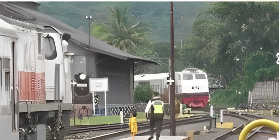 Security Fahmi Selamatkan Anak dari Kereta Api Sedayu!