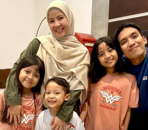 Desta Masuk Rumah Sakit, Natasha Rizky dan Anak-Anaknya Datang Menjenguk